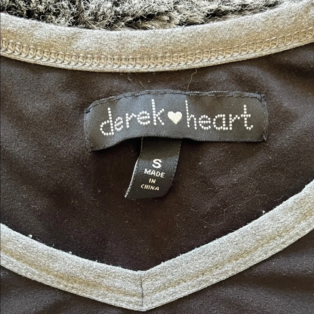 Derek Heart Black and White Long Sleeve Tee - Picture 3 of 4